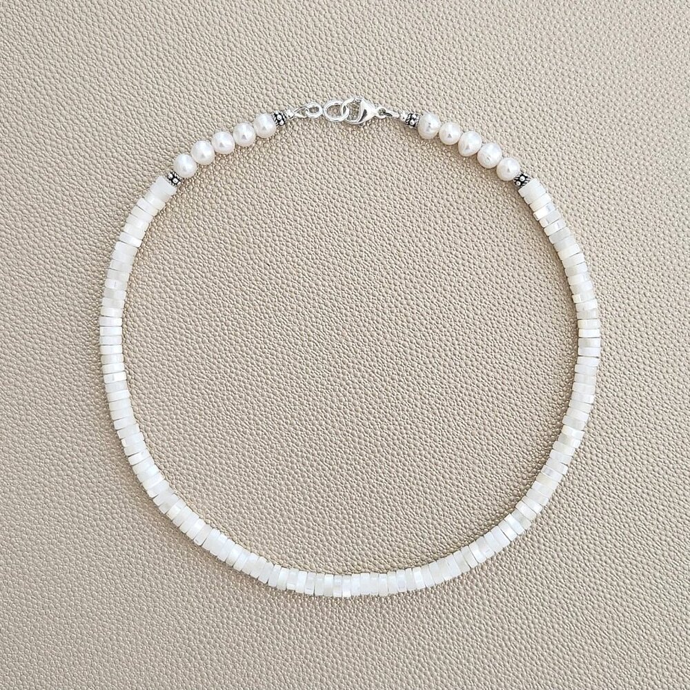 MOTHER OF PEARL HEISHI NECKLACE--16"